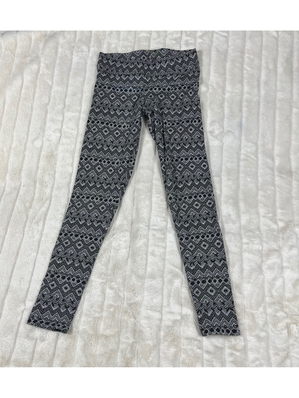 American Eagle S Tight Fit Black Cream Tribal Boho Lightweight Crop Legging Pant